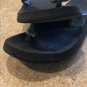 Sanuk Shoes - BLACK SANUK YOGA MAT SANDALS Sanuk Shoes - BLACK SANUK YOGA MAT SANDALS